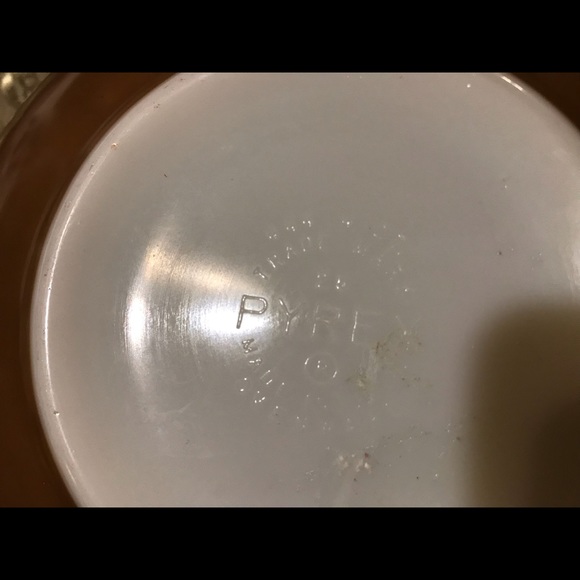 Vintage Pyrex Early American Cinderella Mixing Bowl - Picture 5 of 5